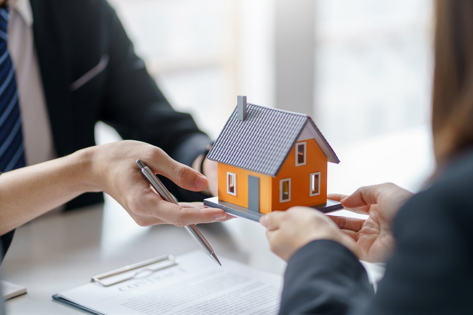 Comment négocier les frais d&rsquo;agence immobilière ?